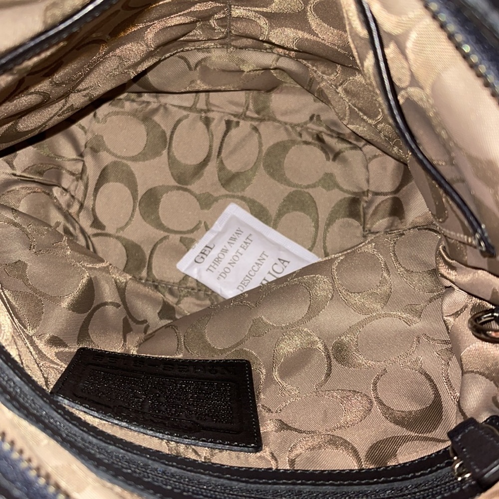 Coach purse - Picture 3 of 4